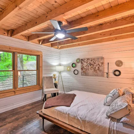 Luxe Jasper Cabin w/ Deck + Blue Ridge Mtn Views!