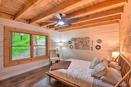 Luxe Jasper Cabin w/ Deck + Blue Ridge Mtn Views! - 3-Star