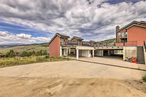 Mtn View Granby Condo w/ in-Unit Hot Tub! - Wifi