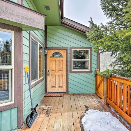 Silverthorne Ski Base w/ Mtn Views: Walk to Trails