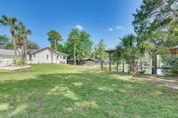 Canal-Front Retreat in Crystal River! -  Privatzimmer