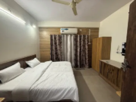 THE GRAND SERENITY HOTEL