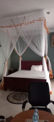 Super Paradise Hotel