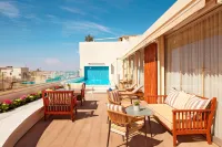 Zeus Essence Wyndham Athens Residence