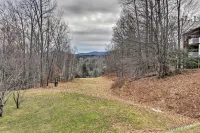 Ski-in Ski-Out Okemo Oasis w/ Deck + Mtn View! - parking