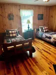 BearPaw Cabin- Charming and cozy cabin in the woods- WiFi-Pet Friendly-Secluded