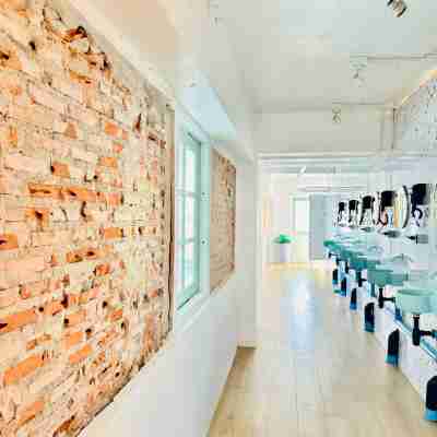 Easy Monday Capsule Bed and Traditional Thai Bath Rooms