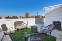 Rooftop Deck & Game Lounge in North Philly East! - Country Houses