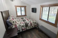 Simply Amazing....Remodeled Cabin with Strawberry's Largest Deck, Dog Friendly