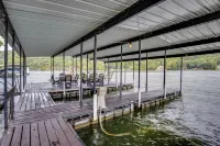Private Dock! Waterfront Group Haven in Camdenton - Country Houses