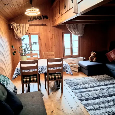 Lakeview Chalet, Därligen