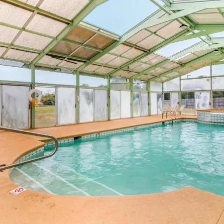 Perry Inn & Suites National Fairground I 75