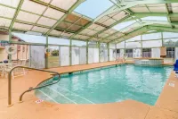 Perry Inn & Suites National Fairground I 75 - Swimmingpools