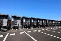 HOTEL R9 The Yard Enabekkan - parcheggio