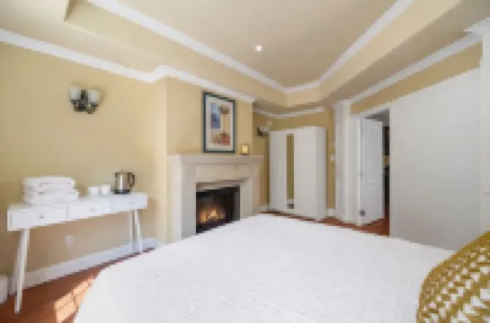 Private Executive Suite | Separate Entrance | Free Parking | 1,190 Square Feet