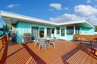 Ocean Paradise Bright Home with Spacious Deck, Beach Access, Central AC & Wifi - Wifi