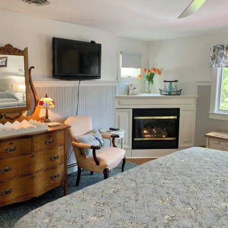The Buttonwood Inn on Mt. Surprise