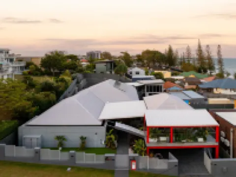 Striking Luxury Home With Garden & BBQ Hotels in Margate