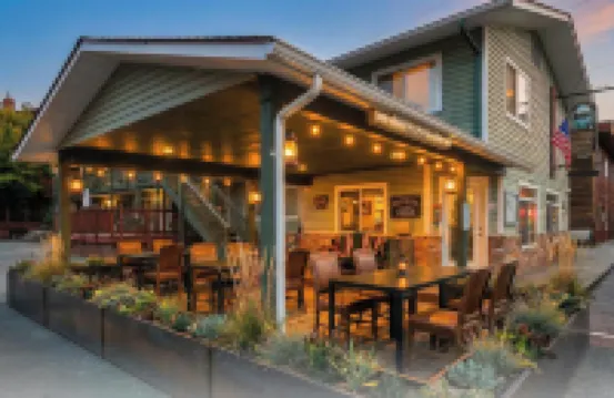 Western Riviera Lakeside Lodging