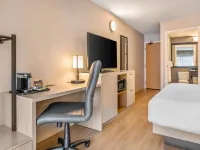 Comfort Inn ラヴァルのホテル