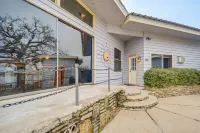 有遊戲房和燒烤設施的布查南湖鄉村風格住宅 - 2星級
