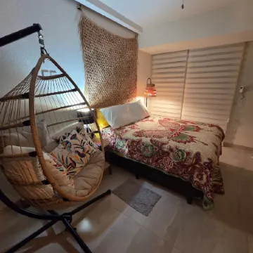 The Bird’s Nest Studio: Steps from the Beach