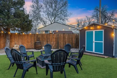 Cozy Den Retreat - Hot Tub - Game Room - BBQ - Fire Pit Min to Downtown Denver