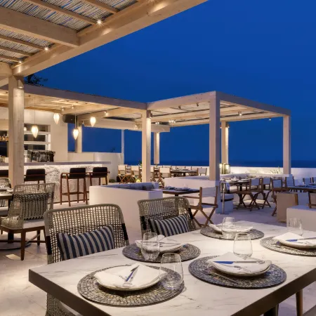 Sandblu Santorini, LXR Hotels & Resorts