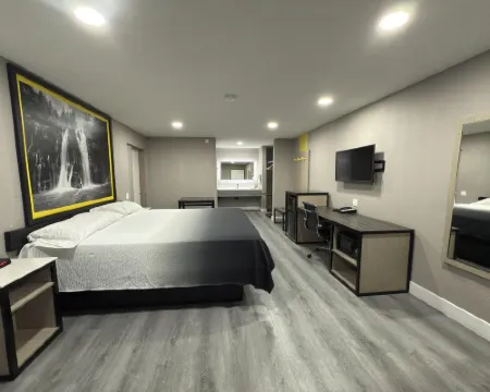 Super 8 by Wyndham Visalia Hotels in Visalia