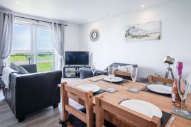 Beach View - 2 Bedroom Apartment - Llanelli