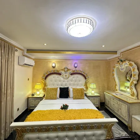 Tobby Royal Suites