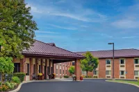 Capital O Amerihost Inn and Suites Fulton Hwy 54 MO - parking