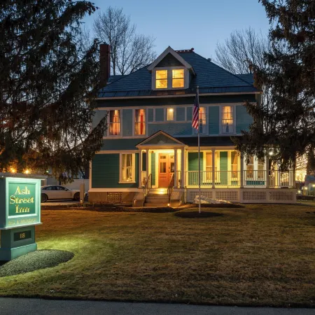 Ash Street Inn
