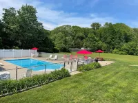 Kennebunkport Motor Lodge - parking