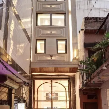 Hotel Namaste Hindustan Отели рядом с достопримечательностью «Радж Гхат»