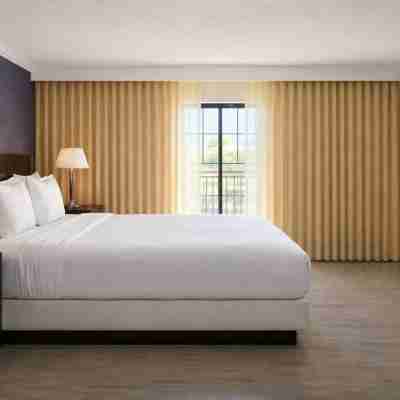 The Buena Park Grand Hotel & Suites Rooms