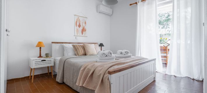 Saronida Coastal Escape 2BR Apartment Ξενοδοχεία στην πόλη Σαρωνικός