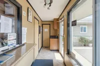 Curry’s Motel by OYO Saginaw MI - موقف سيارات