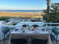 Beachfront Home · 5 Steps to the Sand · Large Private Terrace with Pergola · AC 庫尼特酒店