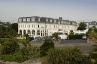 Premier Inn Torquay Seafront - Beach