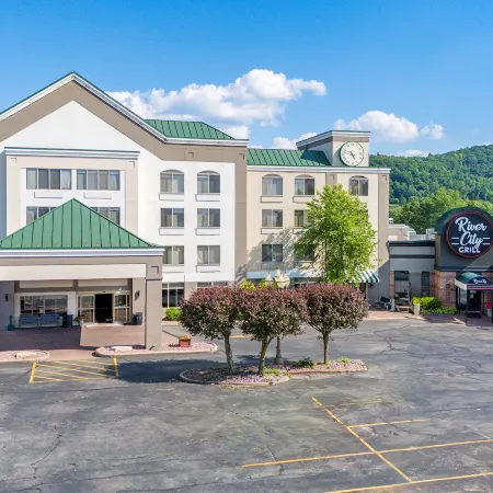 The Plaza Hotel & Suites Winona