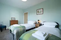 2 Bedroom Waterhead Range Cottage by LetMeStay - 3 stjerner
