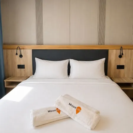 Mooncity Hotel & Boardinghouse