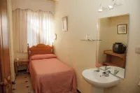 Hostal París - parkir