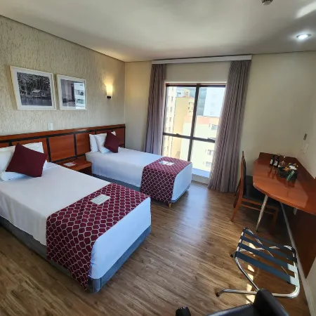 Leques Brasil Hotel Escola Отели рядом с достопримечательностью «Площадь Либердаде»