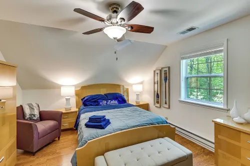 Coloma Winter & Fall Retreat w/ Fireplace - Beach