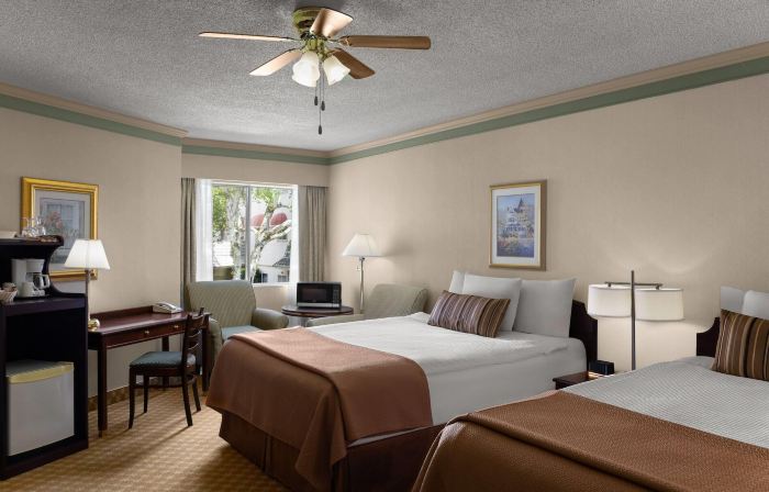 Royal Scot Hotel & Suites