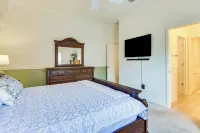 Easy Pool Access & Private Patio! Deluna Villa - WiFi
