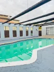 Airport Continental Guest House - piscina