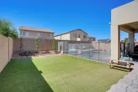 Modern Family Oasis Pool Game Room - WiFi